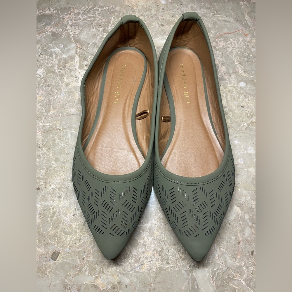 🌊Green pointed toe flats